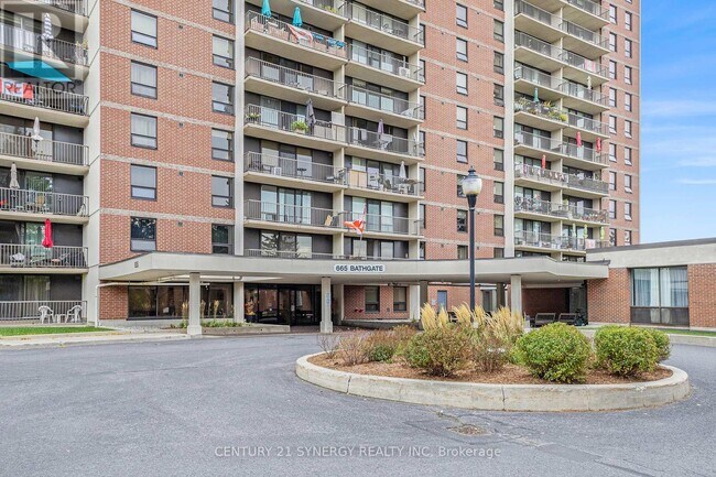 665 Bathgate Dr in Ottawa, ON - Building Photo - Building Photo