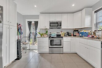 818 Kaye St in West Palm Beach, FL - Building Photo - Building Photo