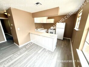 1827 E Highland Blvd in San Antonio, TX - Building Photo - Building Photo