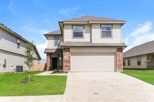 8305 Yaupon Holly Trl in Fort Worth, TX - Building Photo