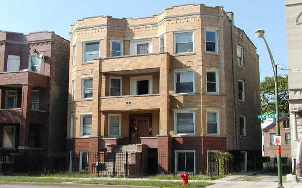 2530-2532 W Iowa St in Chicago, IL - Foto de edificio