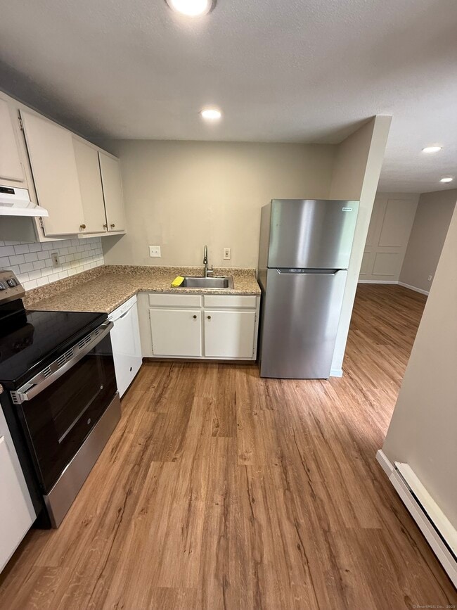 property at 7 Padanaram Rd