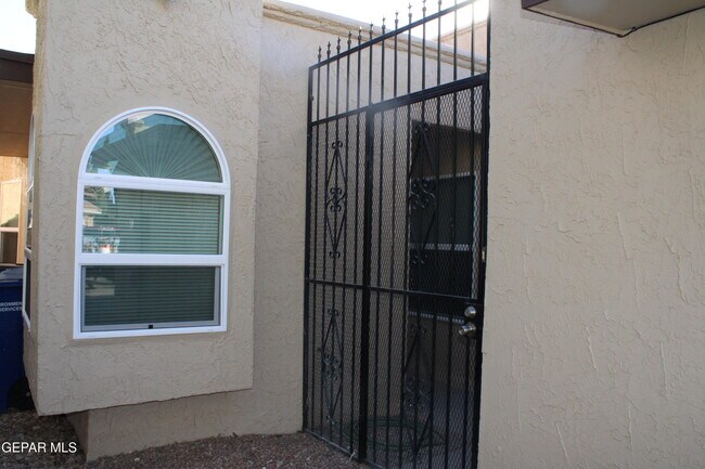 3120 Voss Dr in El Paso, TX - Building Photo - Building Photo