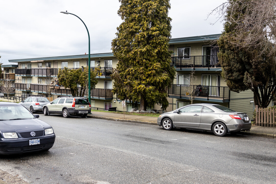 Lakewood Heights in Vancouver, BC - Building Photo