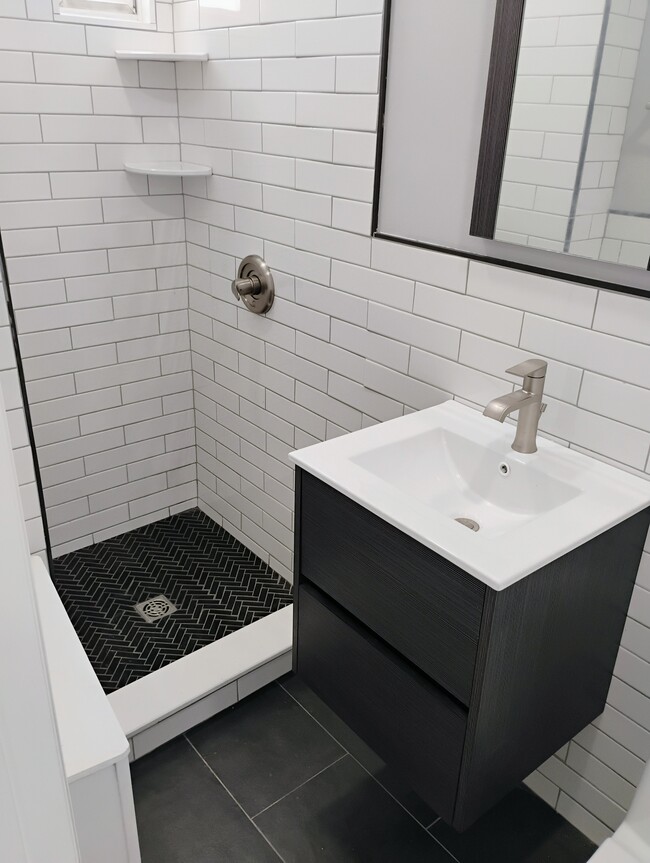 513 Grandview Ave, Unit 2L in Ridgewood, NY - Building Photo - Building Photo