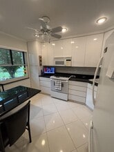 9285 Vista del Lago, Unit 36a in Boca Raton, FL - Building Photo - Building Photo