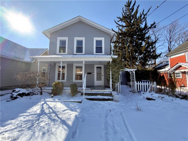 property at 142 Beaver Ct