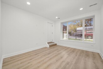 2721 S Pulaski Rd in Chicago, IL - Building Photo - Building Photo