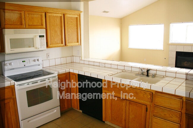 3574 N State Ave in Fresno, CA - Building Photo - Building Photo