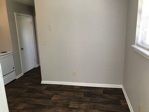 110 Burdine Rd-Unit -08 in Greenville, SC - Foto de edificio - Building Photo
