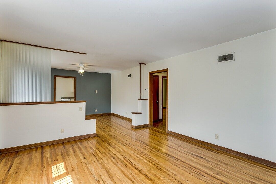 427 S Oliver Ave-Unit -427 S Oliver in Wichita, KS - Building Photo