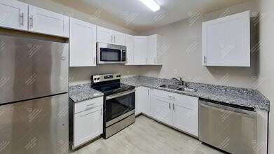 5106 Crest Dr in Kansas City, KS - Building Photo - Building Photo