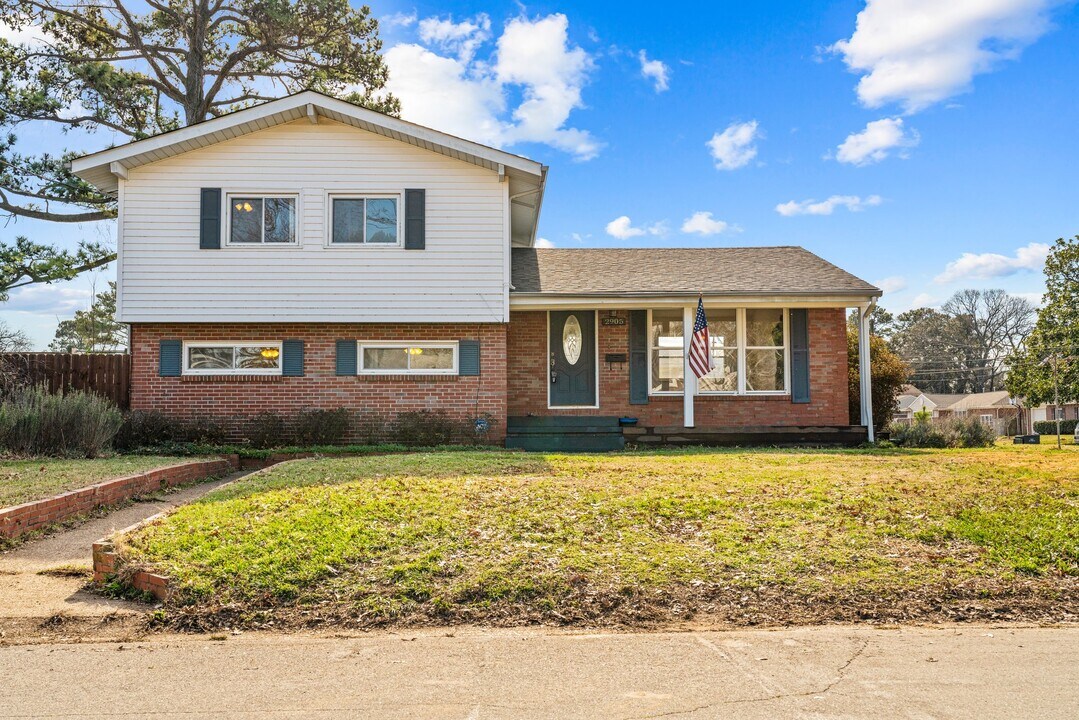2905 Creekwood Rd in Norfolk, VA - Building Photo