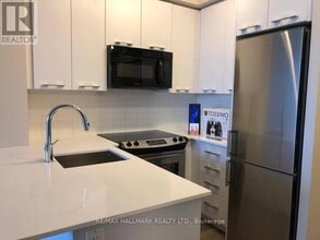 9471 Yonge St in Richmond Hill, ON - Building Photo - Building Photo