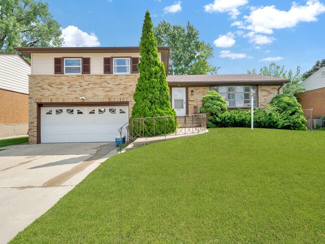 property at 1631 Clay Ct
