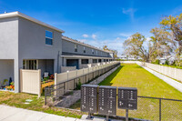 Kensington Place Townhomes in Sarasota, FL - Foto de edificio - Building Photo