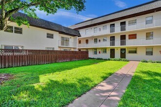 8475 SW 94th St in Miami, FL - Building Photo - Building Photo