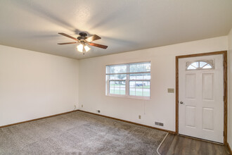 2101 Mittelstadt Ln in Eau Claire, WI - Building Photo - Building Photo