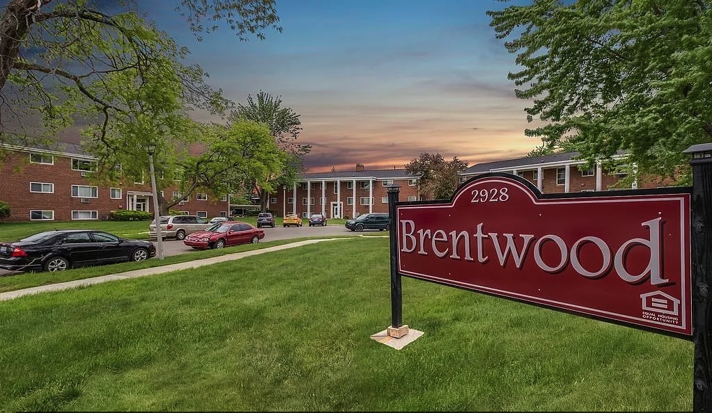 Brentwood Apartments in Lansing, MI - Foto de edificio