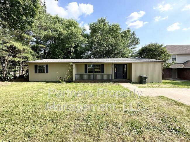 property at 2201 W Deane St