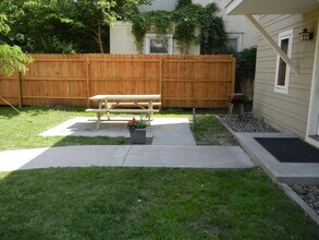 1086 11th Ave SE in Minneapolis, MN - Building Photo - Building Photo