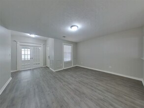 729 Forest Ln Dr in Conroe, TX - Building Photo - Building Photo