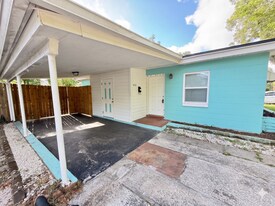 4721 E Castlewood Dr in Jacksonville, FL - Building Photo