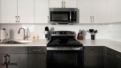 1001 S Center St in Arlington, TX - Foto de edificio - Building Photo