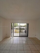 425 NW 210th St in North Miami Beach, FL - Building Photo - Building Photo