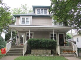 23 Central St in Battle Creek, MI - Building Photo