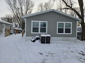 205 Janjo Dr in Mankato, MN - Building Photo