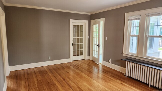 1164 New Britain Ave in West Hartford, CT - Building Photo - Building Photo