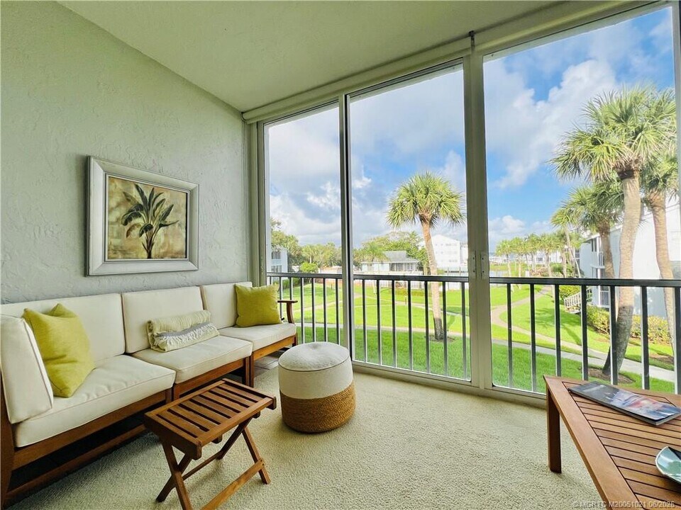 1550 NE Ocean Blvd in Stuart, FL - Building Photo