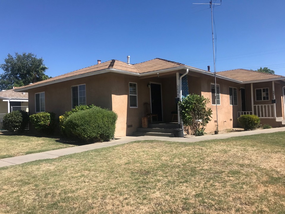 3466 Mayfair Dr S in Fresno, CA - Building Photo