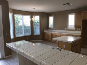 149 E Legacy Dr in Tracy, CA - Building Photo - Building Photo