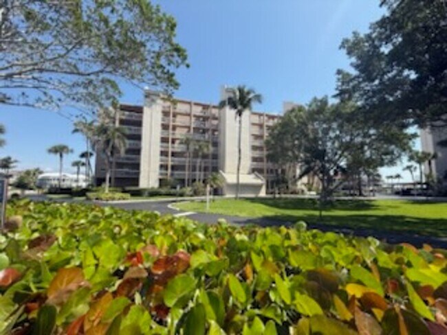 property at 897 Collier Ct