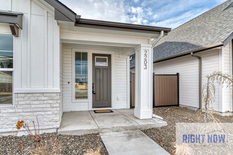 2203 E Hidcote St in Meridian, ID - Building Photo - Building Photo