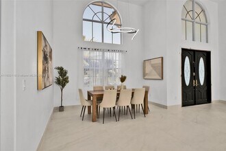 2940 NE 164th St in North Miami Beach, FL - Foto de edificio - Building Photo