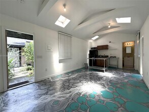 118 NW 24th St in Miami, FL - Building Photo - Building Photo
