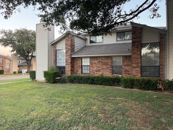 4355 Hulen Cir E in Fort Worth, TX - Foto de edificio