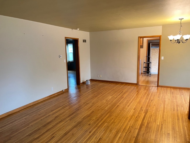 106 F St in Marshall, MN - Foto de edificio - Building Photo