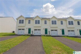 750 Blue Heron Dr in Allentown, PA - Building Photo