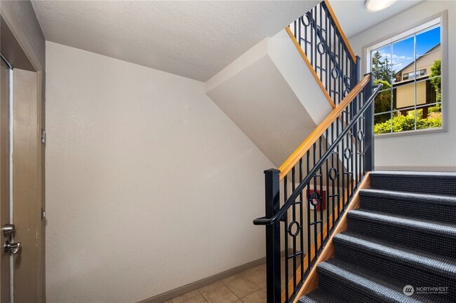 3424 161st Court Southeast in Bellevue, WA - Foto de edificio - Building Photo