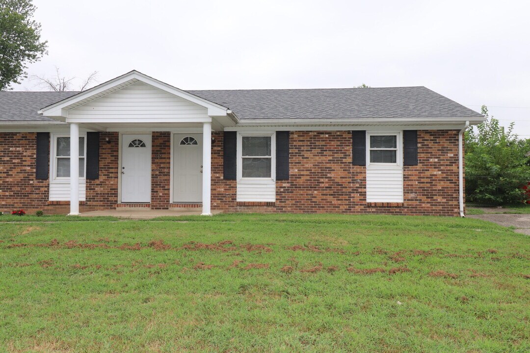 319 Edgewood Dr in Nicholasville, KY - Building Photo