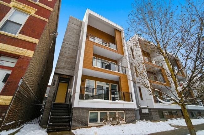 property at 725 W 17th St