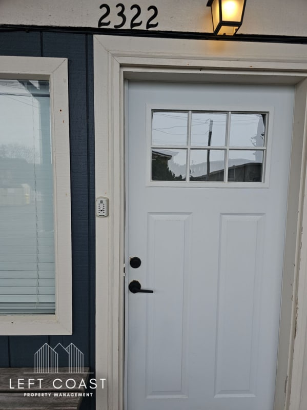 2322 NW Inlet Ave in Lincoln City, OR - Foto de edificio - Building Photo