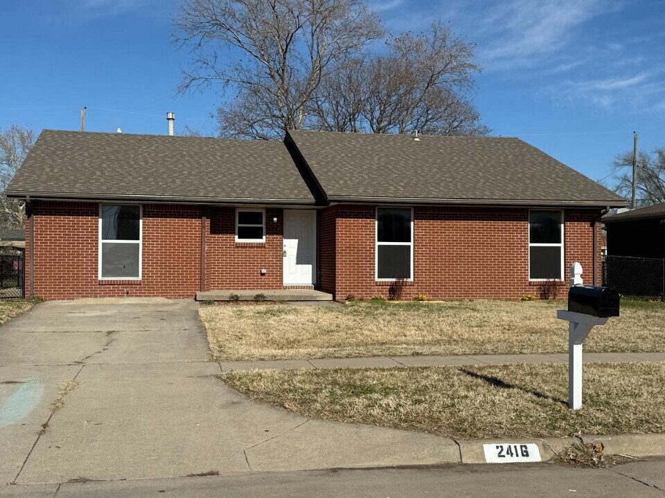 2416 Haskell St in Wichita, KS - Building Photo