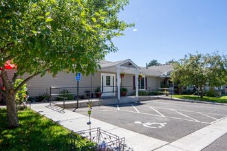 Cottages of White Bear Lake Township in White Bear Lake, MN - Building Photo - Building Photo