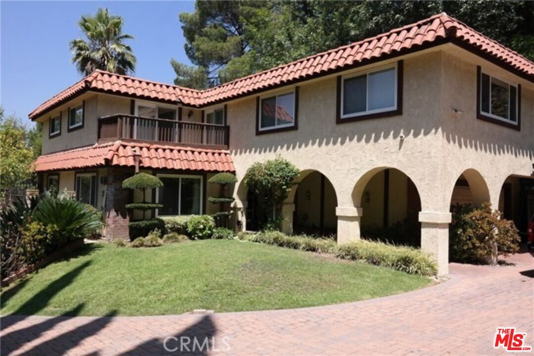 1040 Linda Glen Dr in Pasadena, CA - Building Photo