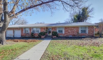 910 Stanley St, Unit B8 in Denton, TX - Building Photo
